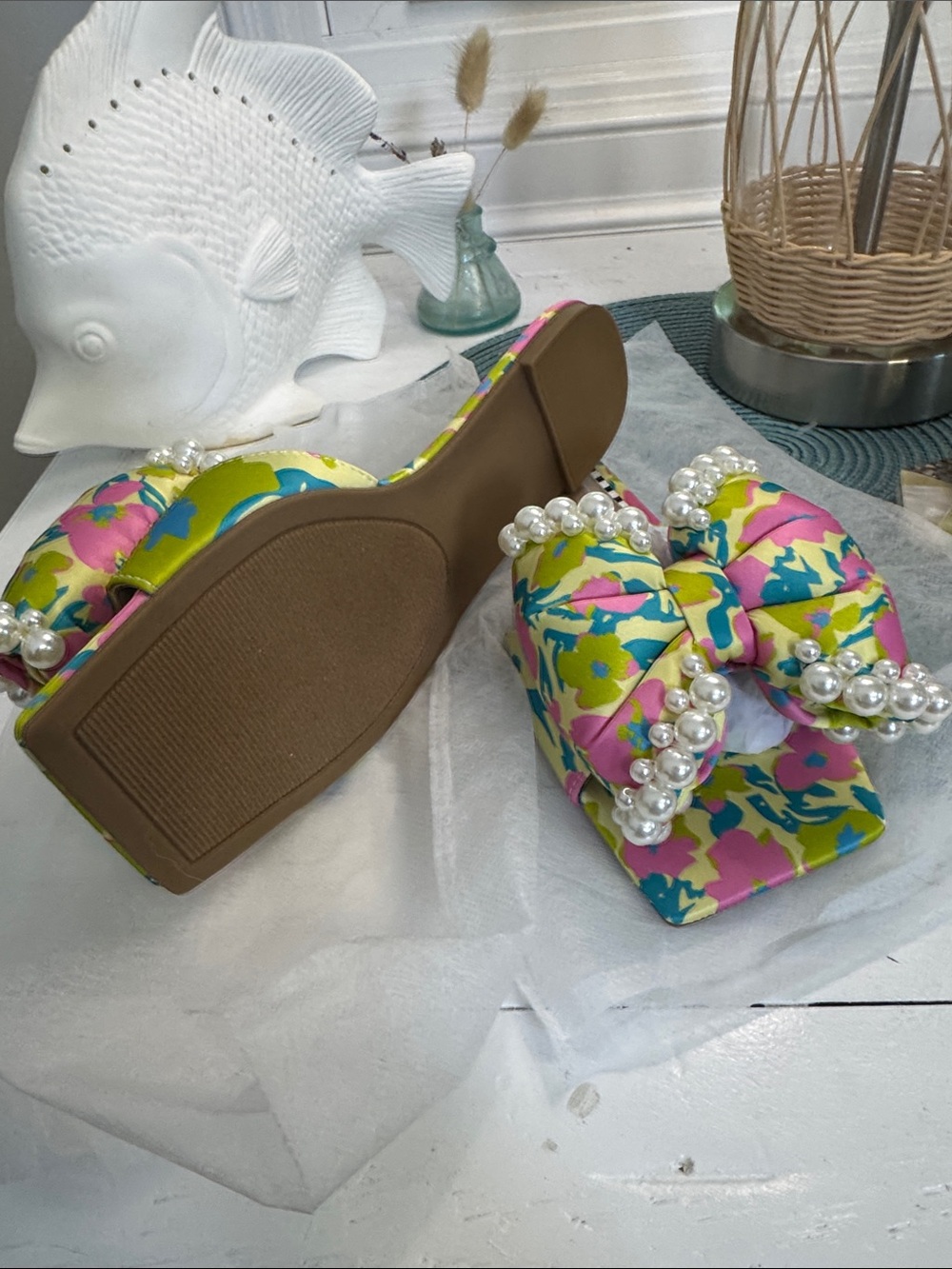 Betsey Johnson Floral Pearl Bow Slide Sandals Size 9 NWOT Palm Beach Style - Picture 3 of 6